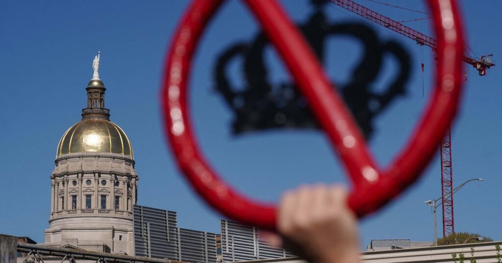 "No Kings" movement returns to Atlanta and North Georgia with focus on early voting - CBS News