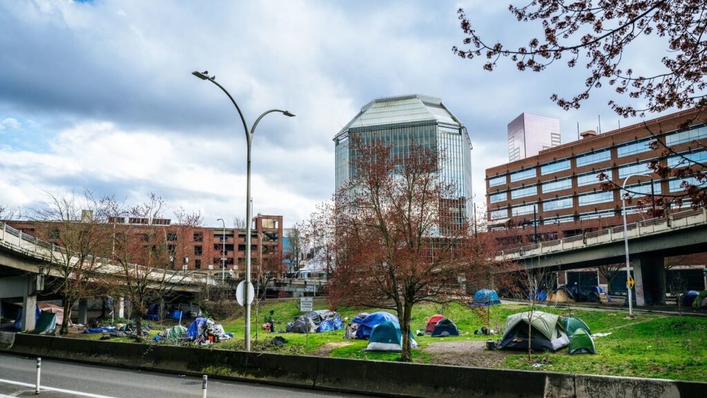 Portugal protests: police clear tent camps in Lisbon and Porto squares - Around Prague