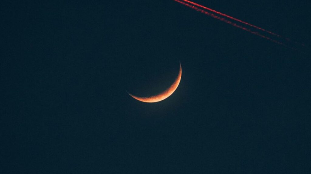 Artemis II Crew Faced a Cabin Leak Warning Minutes Before the Moon Burn - Around Prague