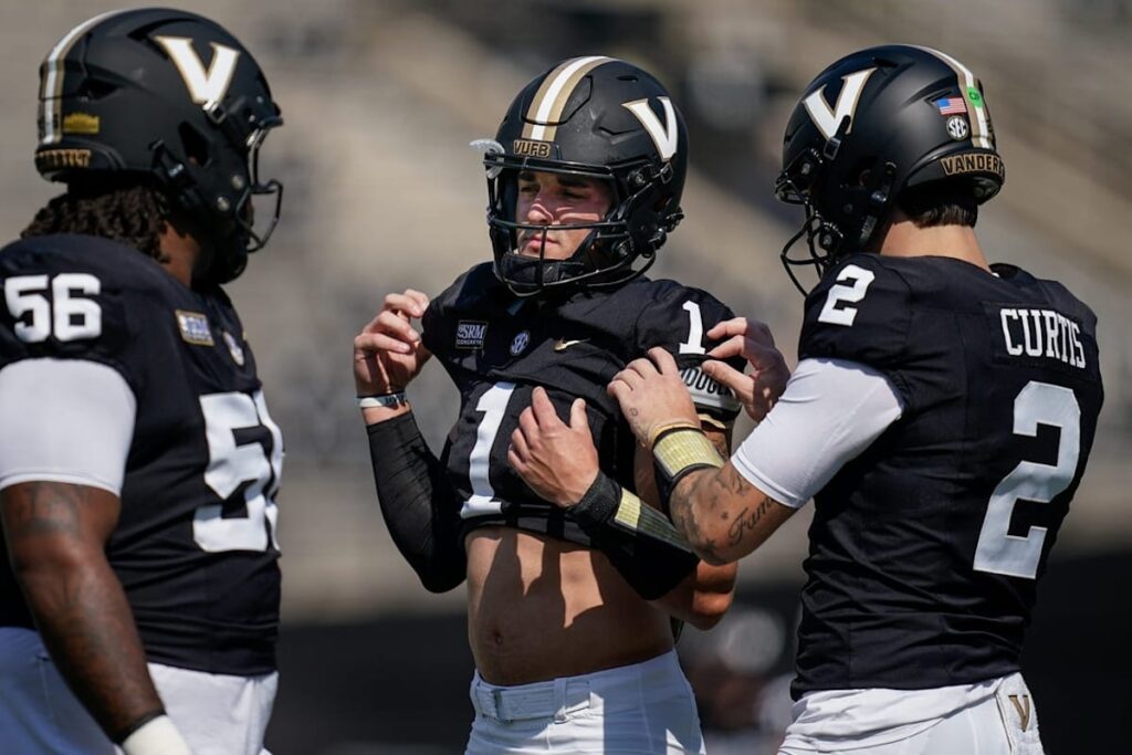 Vanderbilt QB Blaze Berlowitz to start vs. No. 2 Georgia - aol.com