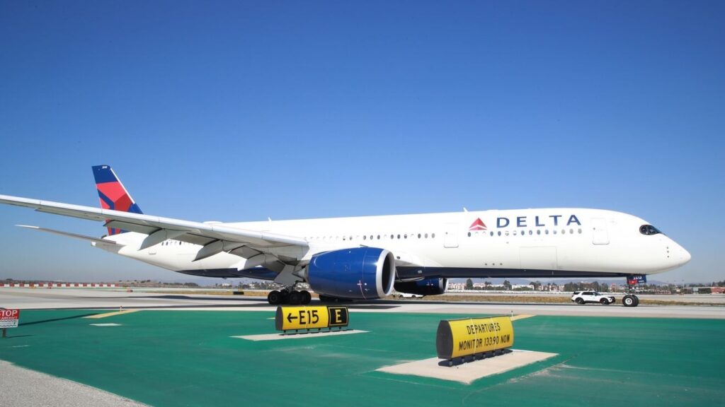 2 planes collide at Los Angeles International Airport: FAA - KTUL
