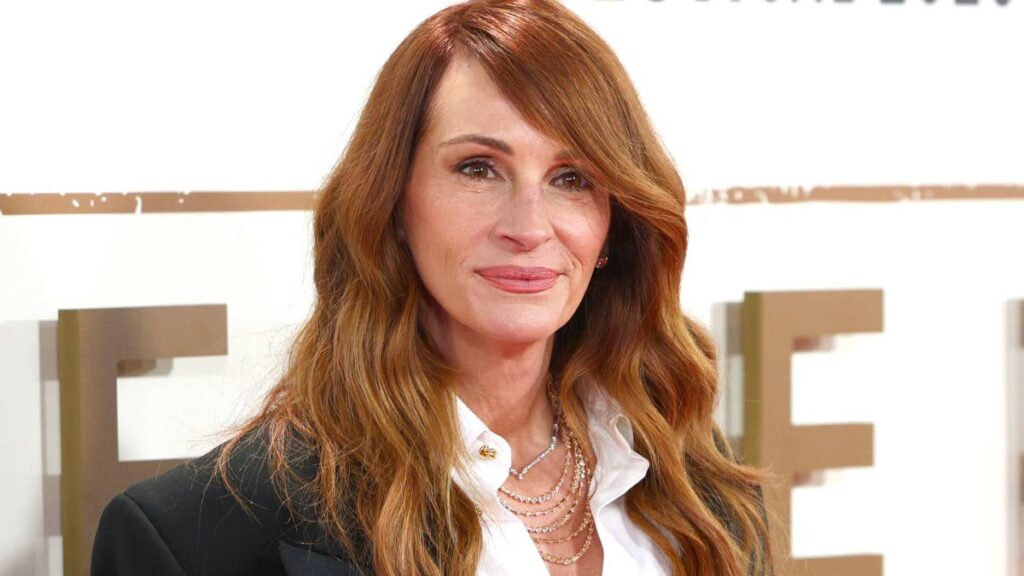 Julia Roberts stuns in rare home video to share emotional message - HELLO! Magazine