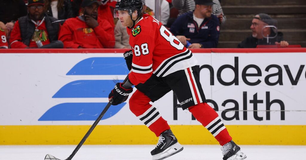 Blackhawks Patrick Kane sets NHL assist record for U.S.-born players with a helper on Bedard's goal - CBS News