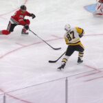 PIT@CHI: Crosby scores goal against Spencer Knight - NHL.com