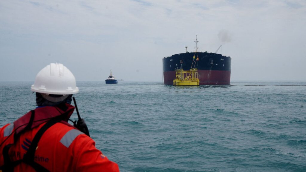 US-Iran War Live News Updates: Ship carrying over 2,500 containers sinks after naval mine strike near Hormuz, Iran says - The Indian Express