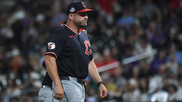 Guardians manager Stephen Vogt’s foolish decision immediately backfires in Game 3 vs. White Sox - Yahoo Sports