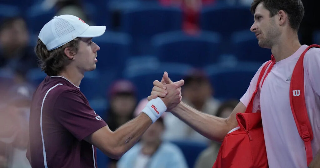 De Minaur reaches China Open final with Djokovic playing Medvedev next - Yahoo