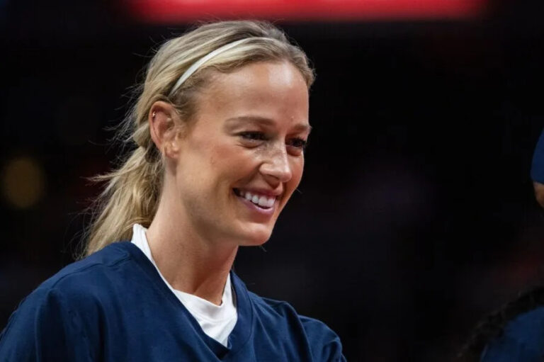 Colin Kaepernick Comparison Emerges in Defense of Fever’s Sophie Cunningham - Yahoo Sports