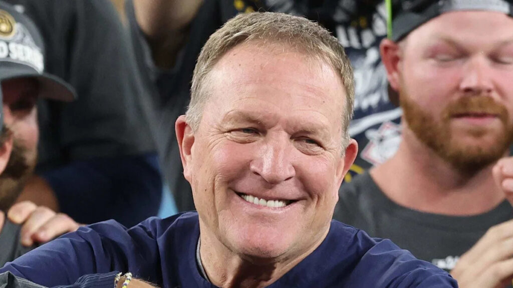 Meet Pat Murphy’s Family: Brewers Manager’s Ex-Wives, Young Sons, & Family - Yahoo Sports