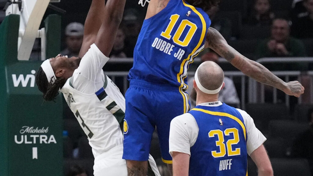 See Kelly Oubre block Myles Turner in Indiana Pacers photos vs. Milwaukee Bucks in NBA action - Yahoo Sports