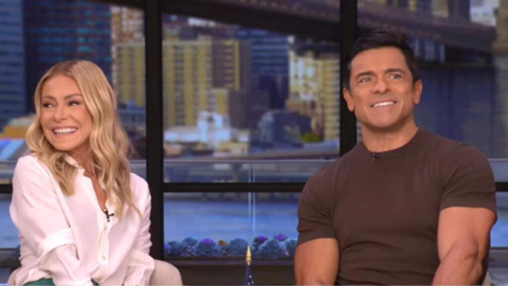 Kelly Ripa & Mark Consuelos Face Health Scare Over New Family Member - Yahoo