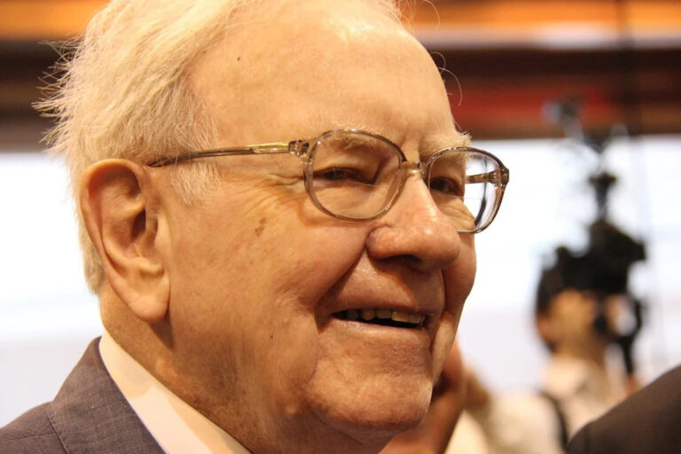 Warren Buffett Recommends This Vanguard Fund for All Investors. If You Invest $300 Monthly, Here’s What History Says It Will Be Worth in 20 Years. - Yahoo Finance