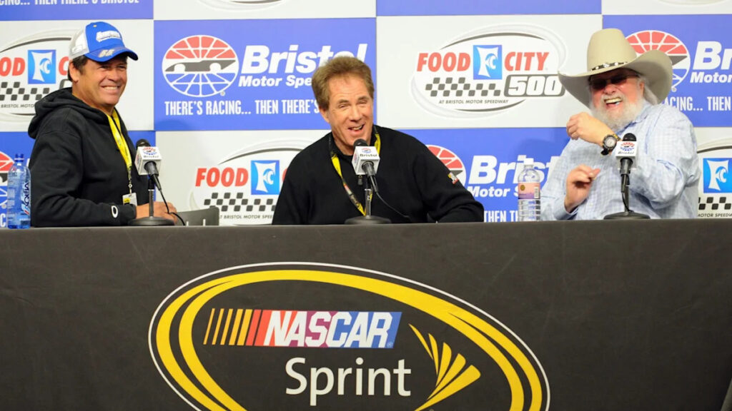 Darrell, Michael Waltrip Host Checkered Flag Champions Dinner - Yahoo Sports