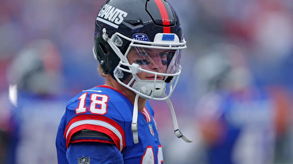 Giants' J.J. McCarthy got some snaps in Week 5, but it didn't go well - Yahoo Sports