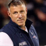 Tonight is Mike Vrabel's first career game at Soldier Field - Yahoo Sports