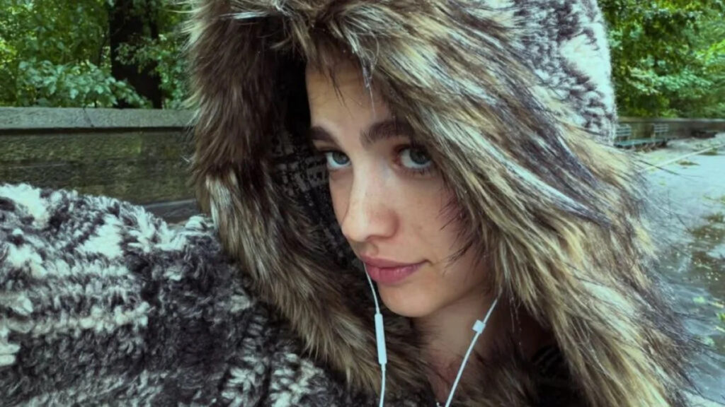 Margaret Qualley’s Chanel Micro Miniskirt Rides High on Her Thighs - Yahoo