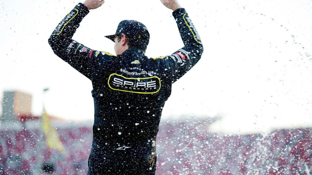 Sammy Smith captures first Truck Series victory as Honeycutt inches closer to championship - Yahoo Sports