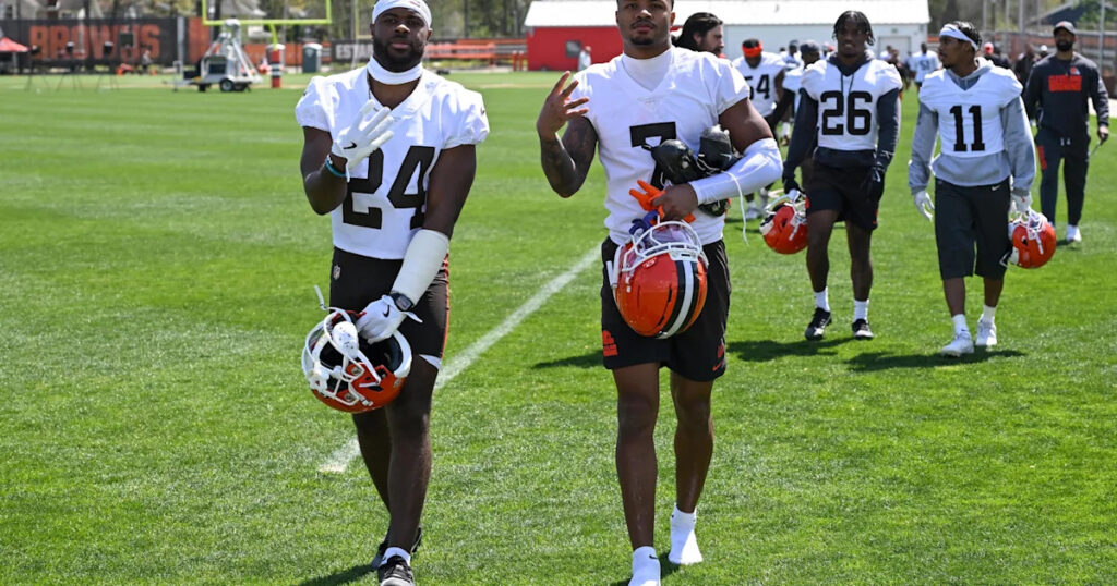 Browns, Steelers inactives: Cleveland gets key piece back, loses another, Jalen Ramsey decision - Yahoo Sports