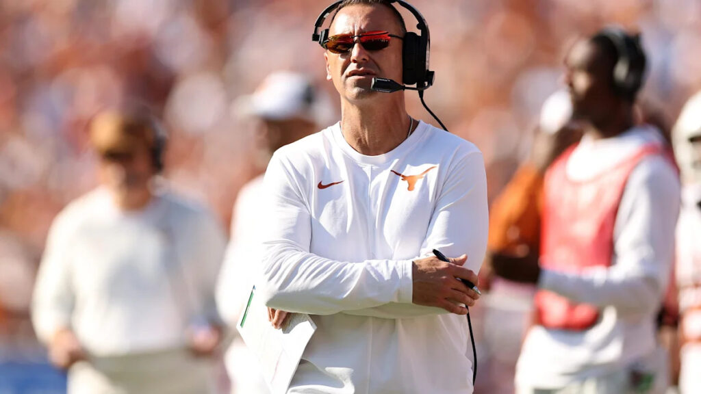 Texas drops in both polls after loss to Oklahoma - Yahoo Sports
