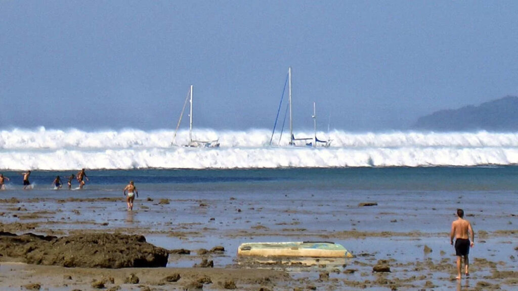 Survivor of History’s Deadliest Tsunami Relives ‘I’m Dying Today’ Terror and Loss (Video) - Yahoo