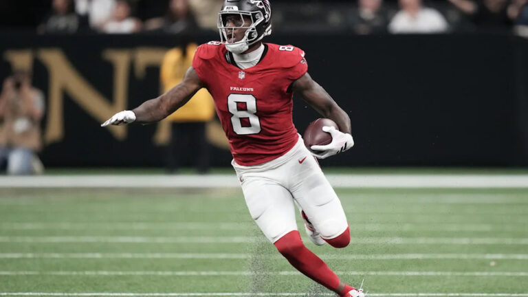WATCH: Pitts finally gets first TD of season on SNF vs Ravens - Yahoo Sports