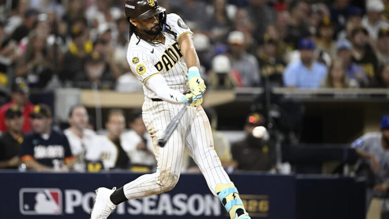 Fernando Tatis Jr.'s solo HR helps Padres even Game 4 with Brewers - Yahoo Sports