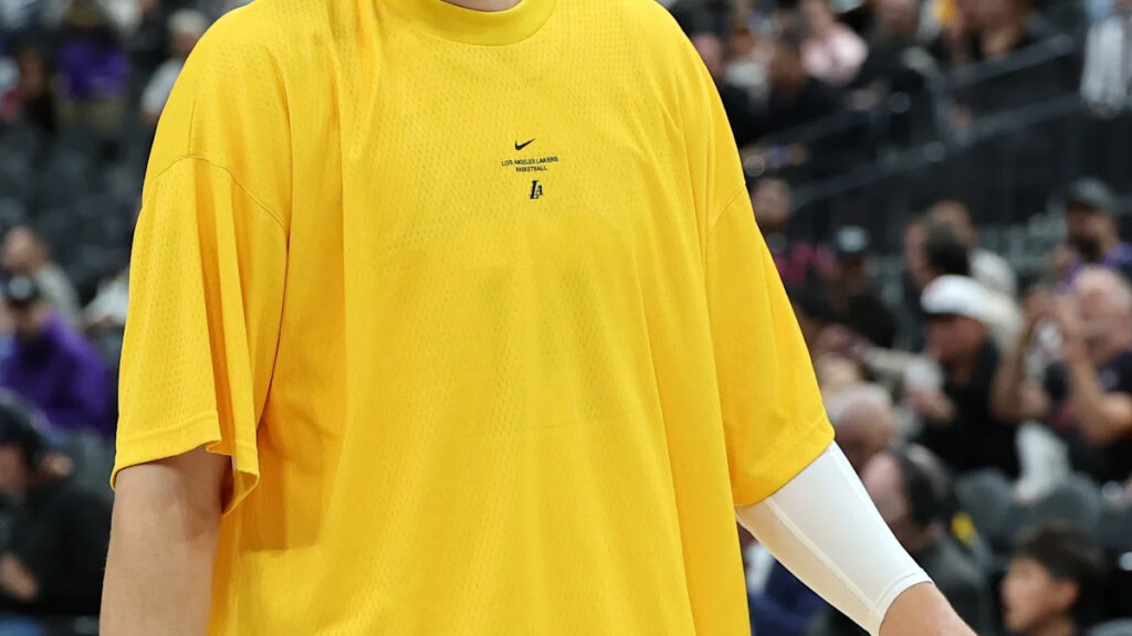 Lakers announce starting lineup for first game in post-LeBron era - Yahoo