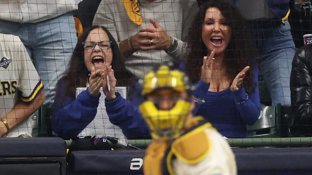 Who is Front Row Amy? Brewers superfan basks in World Series glory - Yahoo Sports