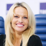 Pamela Anderson Revived A Jazz Age Hairstyle & It's Such A Shift From Her '90s Bombshell Look - Yahoo