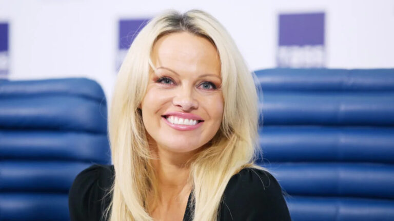 Pamela Anderson Revived A Jazz Age Hairstyle & It's Such A Shift From Her '90s Bombshell Look - Yahoo