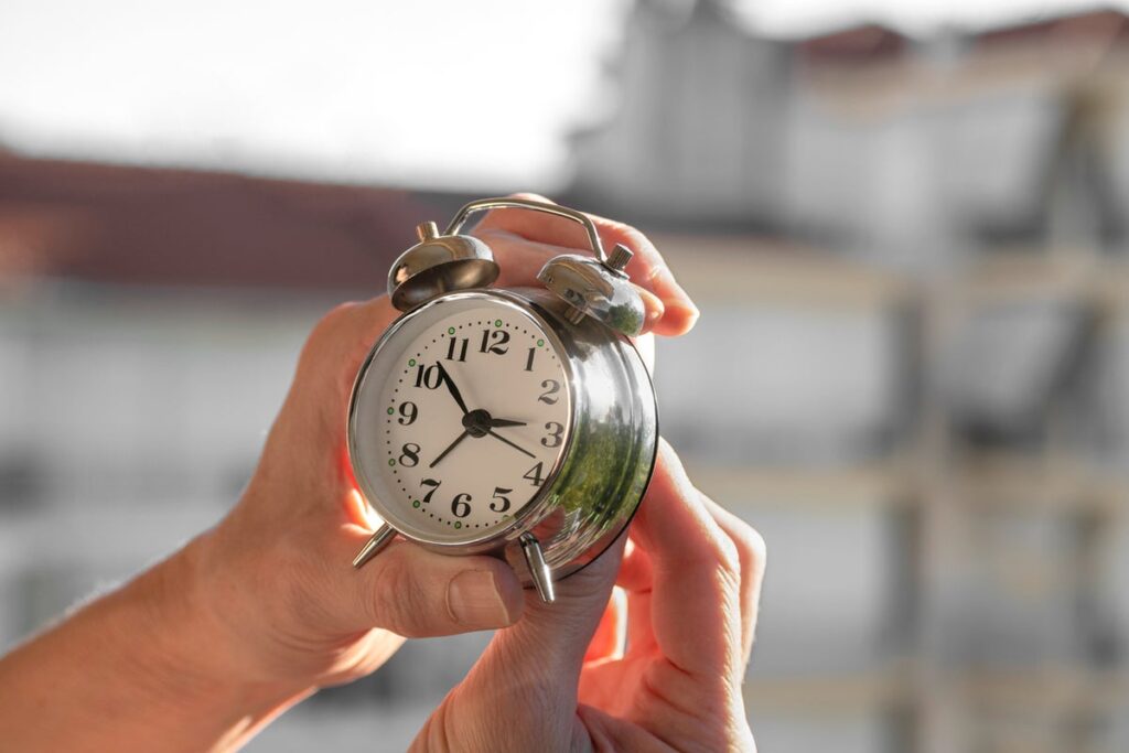 When do clocks ‘fall back’ in the US? Daylight saving time ends soon - The Independent
