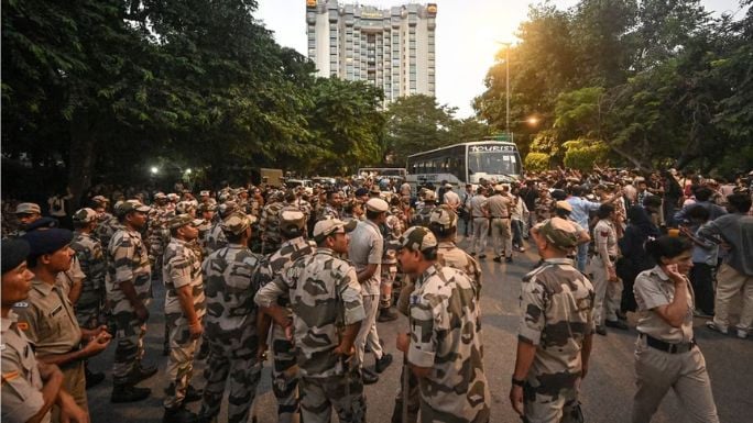 CJP says 'dictator is terrified' as Delhi cops detain Dhruv Rathee ahead of Jantar Mantar protest - The Business Standard