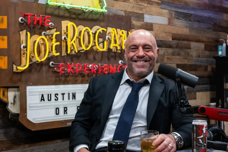 Joe Rogan renews 9-figure deal with Spotify - GRUNGECAKE