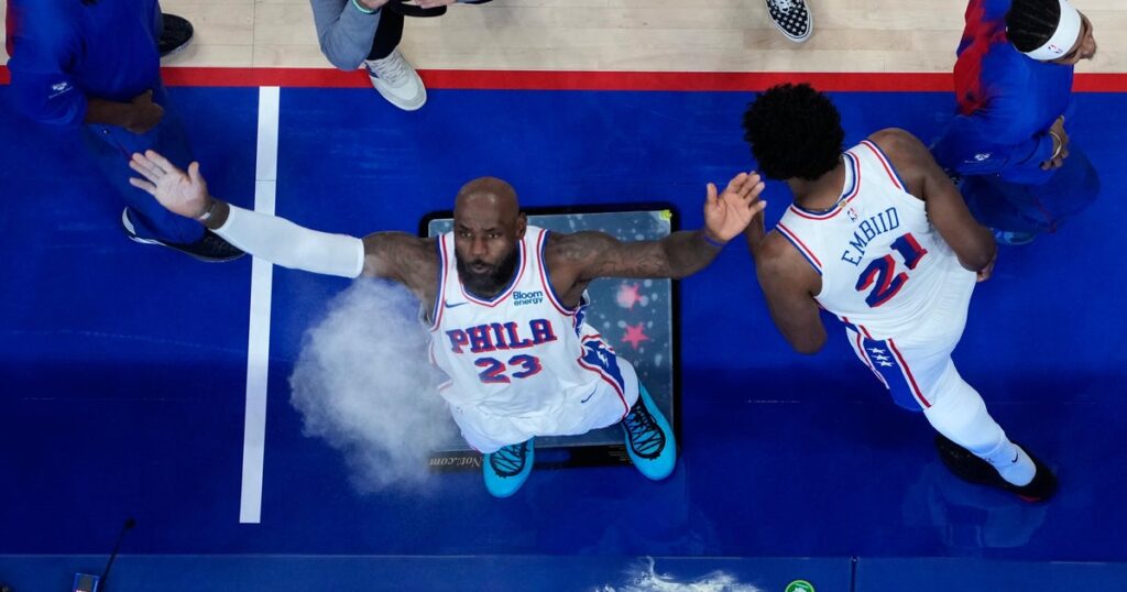 Sixers fans react to LeBron James' home preseason debut: "It doesn't feel real" - CBS News