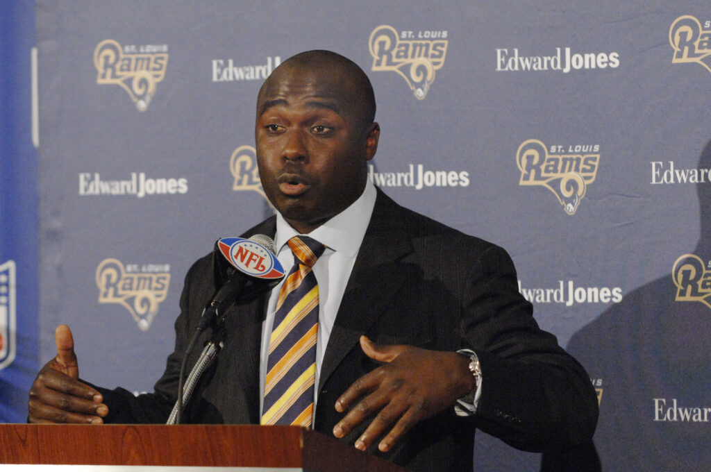 Marshall Faulk Says a Stiff Hand After Golf Was His First Parkinson's Sign, Urging People Not to Wait - Medical Daily