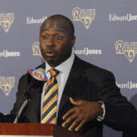 Marshall Faulk Says a Stiff Hand After Golf Was His First Parkinson's Sign, Urging People Not to Wait - Medical Daily