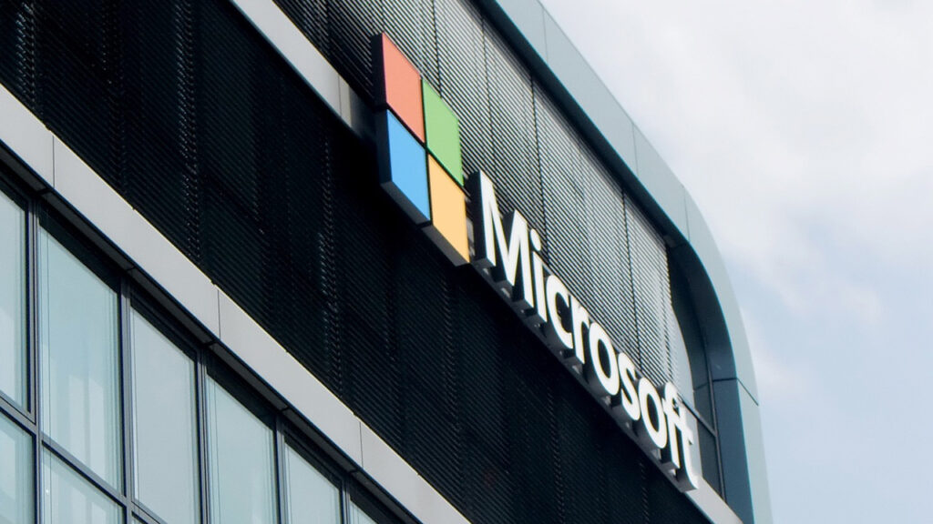 Microsoft Offers Buyouts to About 60,000 Employees - Thurrott.com