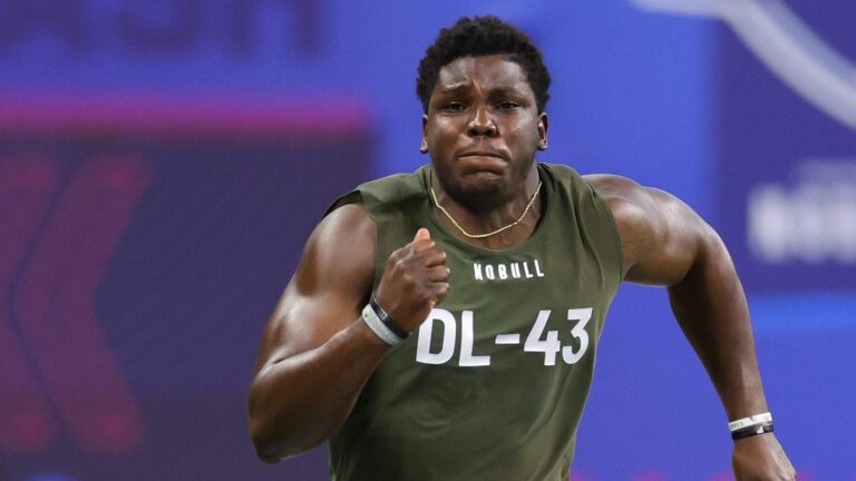 Patriots Quickly Bring Back 12-Sack Former Defensive Player of the Year - heavy.com