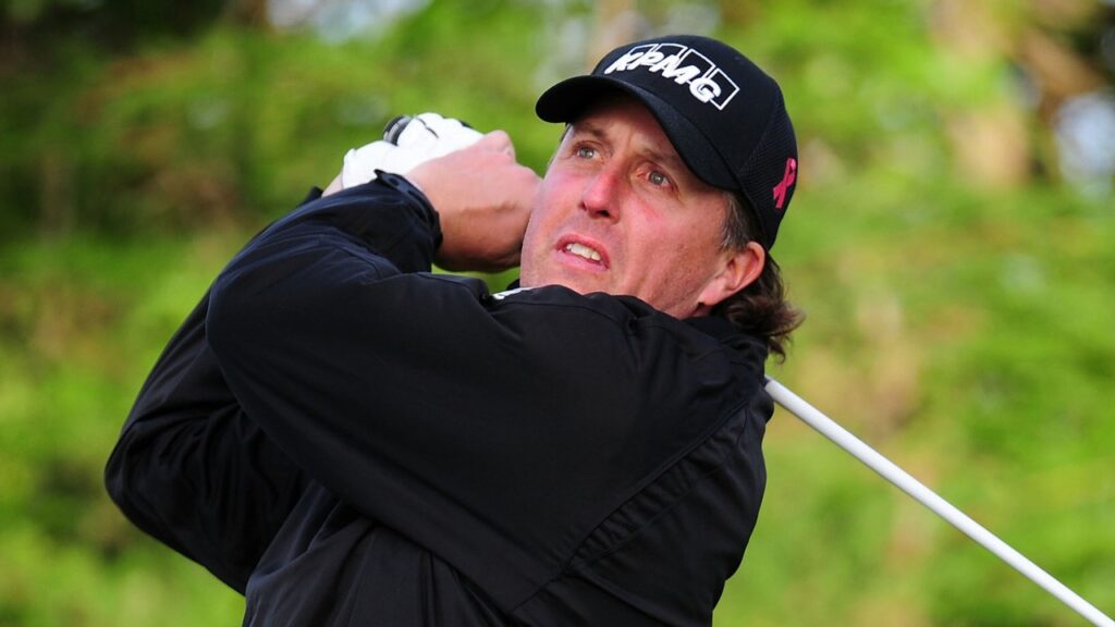 Phil Mickelson Enters Treatment Center for Addiction Months After Being Accused of 'Nonconsensual & Inappropriate' by Golf Club Employee - Just Jared