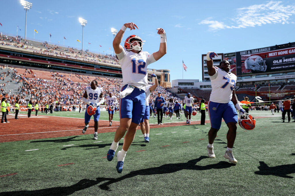 Texas bans fan who flipped off Florida players on field after loss - Austin American-Statesman