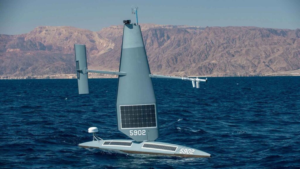 A 1,500-pound drone sailboat sailed straight into a Category 3 hurricane 150 miles off Pensacola, crossed the eye through 65-foot waves and 103-mph gusts with its pilots in a California control room, and came out floating, hours before the storm cut power to - Autonocion.com