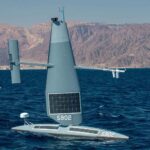 A 1,500-pound drone sailboat sailed straight into a Category 3 hurricane 150 miles off Pensacola, crossed the eye through 65-foot waves and 103-mph gusts with its pilots in a California control room, and came out floating, hours before the storm cut power to - Autonocion.com