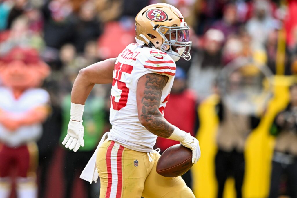 Former 49ers RB Joins Philadelphia Eagles as Saquon Barkley Insurance - Heavy.com