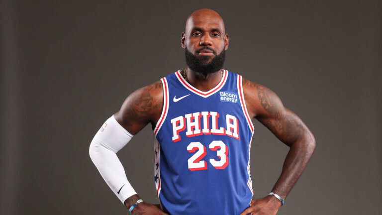'A Chess Player': NBA Announcers Break Down LeBron James’ 76ers Fit With Tom Brady Comparison in His Debut - Yardbarker