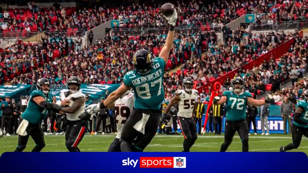 Nate Boerkircher stuns the Houston Texans with beautiful one-handed catch in the endzone for the Jacksonville Jaguars at Wembley. - Sky Sports