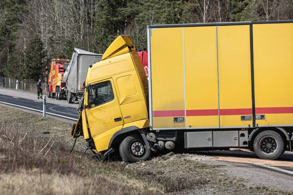 Automotive News: Why Can Multiple Parties Be Responsible for a Truck Accident? - AutoRacing1.com
