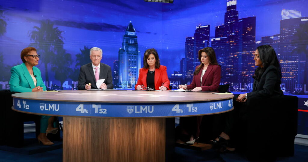 Live chat: Our columnists analyze L.A.’s mayoral debate - Los Angeles Times
