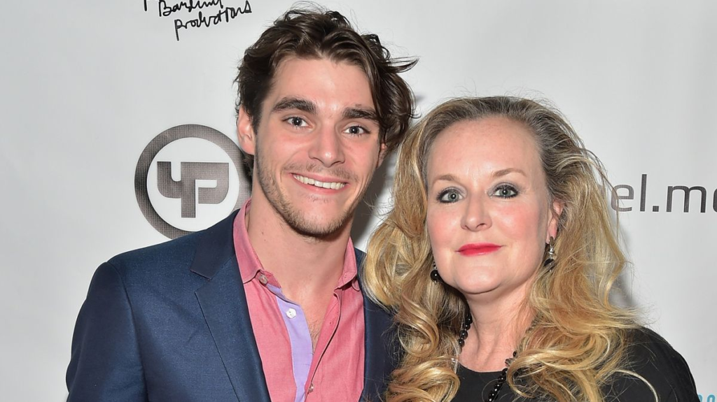 RJ Mitte's Mother Shares Grief After Actor's Death - SuaraGarut.ID
