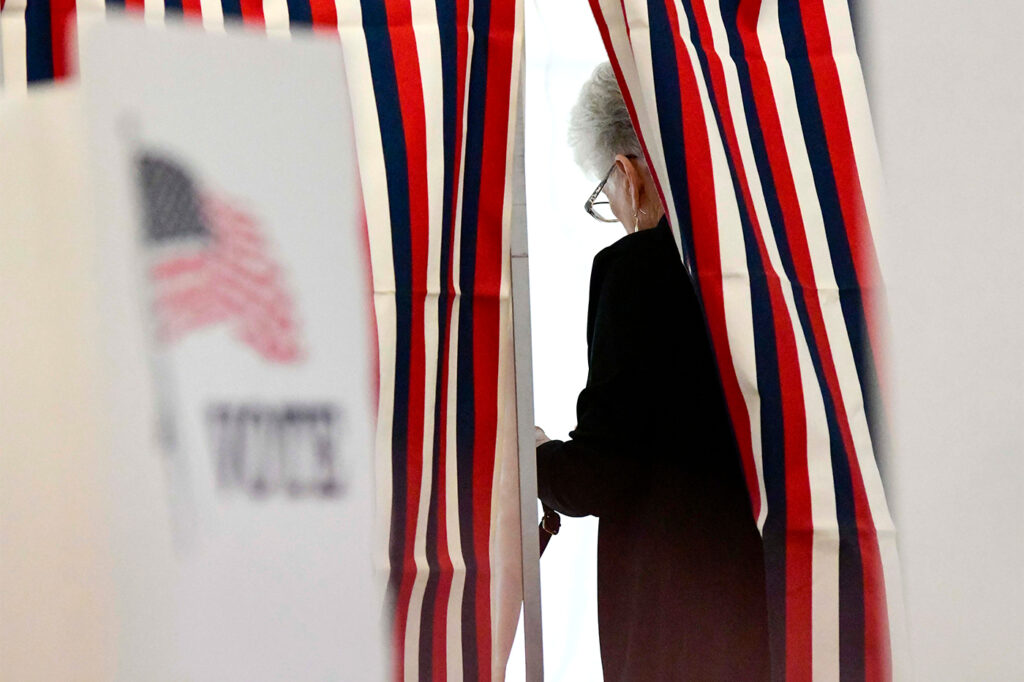 The midterms could bring a blue wave. Here are the forces at play - Northeastern Global News