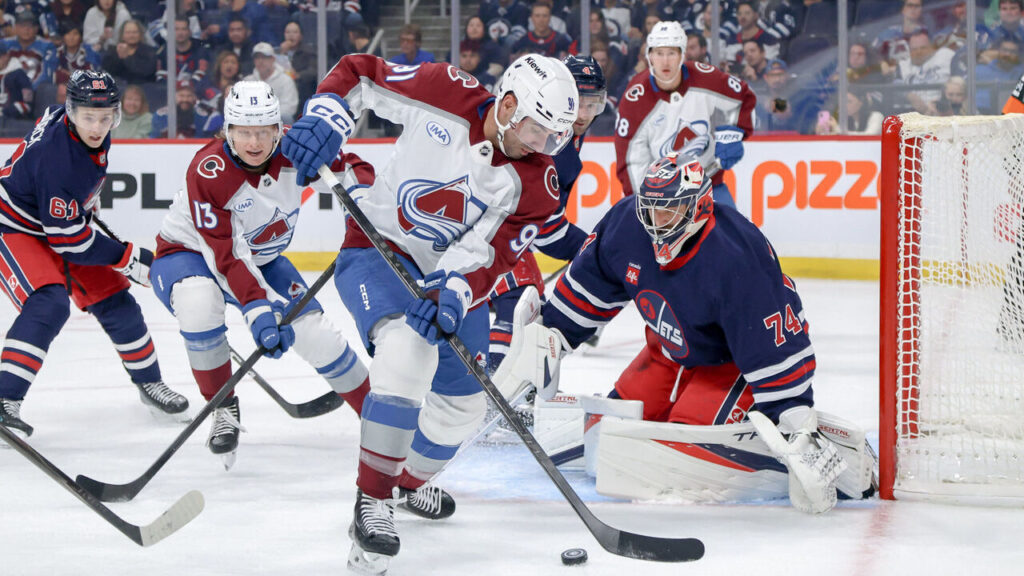 No Hellebuyck, no problem: Jets move to 3-0-1 after Skinner stones Avs - theScore